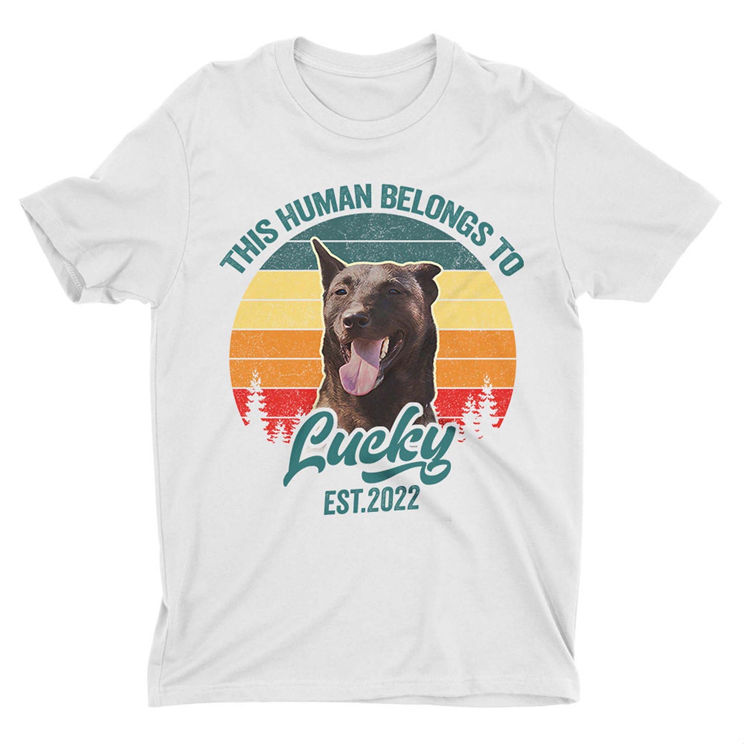 T-shirt personnalisé avec visage d’animal de compagnie | Cadeau personnalisé pour les amoureux des chiens et des chats | L’humain appartient au t-shirt unisexe