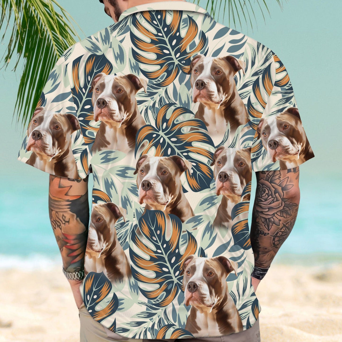 Chemise hawaïenne personnalisée avec visage d’animal de compagnie | Cadeau personnalisé pour les amoureux des animaux de compagnie | Chemise Aloha de couleur beige, plantes et feuilles tropicales lumineuses